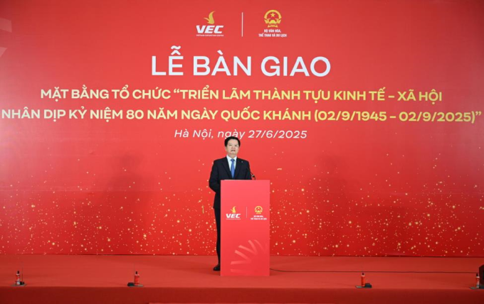 Phó Thủ tướng Chính phủ Mai Văn Chính, Trưởng Ban Chỉ đạo Triển lãm biểu dương Tập đoàn Vingroup đã triển khai thi công vượt tiến độ đề ra. Ảnh: Vingroup