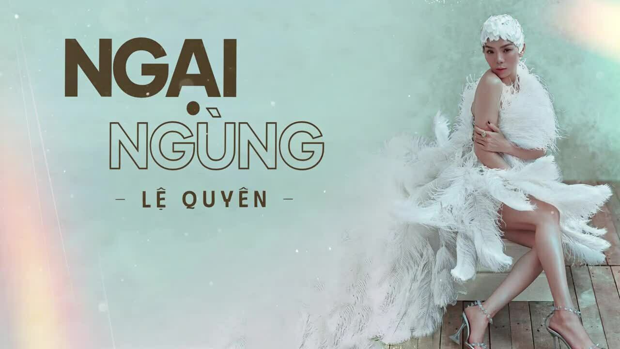 Lệ Quyên hát