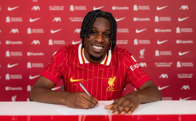 Jeremie Frimpong ký hợp đồng và ra mắt Liverpool ngày 30/5/2025. Ảnh: Liverpool FC