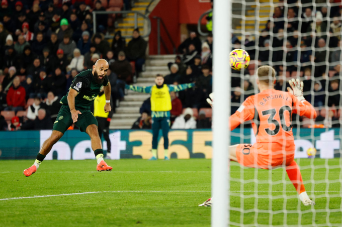 Bryan Mbeumo ghi bàn thứ hai trong trận Brentford thắng Southampton 5-0 trên sân St Mary, Southampton, Anh ngày 4/1/2025. Ảnh: Reuters