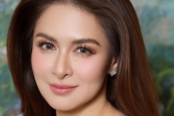 Marian Rivera khoe sắc trong thiết kế Việt: Đầm xẻ ngực quyến rũ