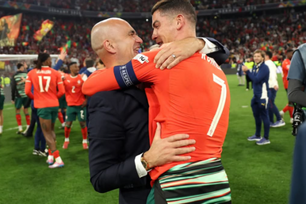 HLV Martinez: Ronaldo giúp Bồ Đào Nha vô địch nhờ kinh nghiệm