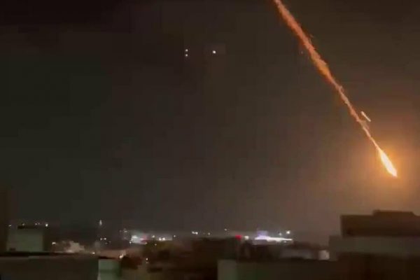 Tên lửa đạn đạo Iran xuyên thủng phòng không Israel: Phân tích