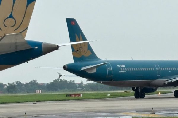 Va chạm máy bay tại Nội Bài: Tin tức mới nhất