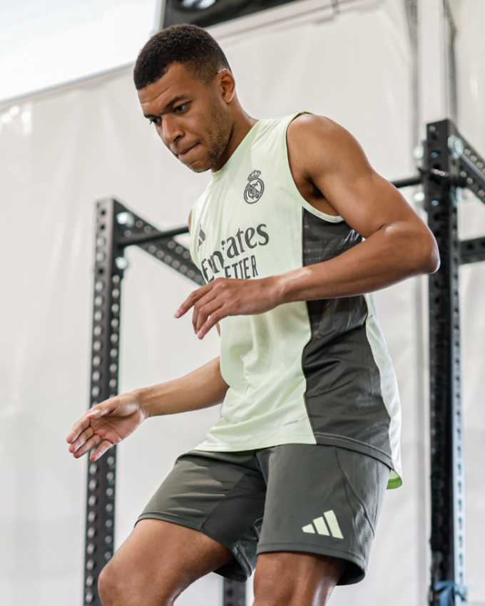 Kylian Mbappe trong buổi tập của Real Madrid ngày 24/6. Ảnh: Real Madrid FC