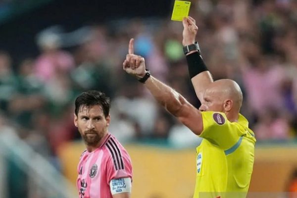 Báo Pháp: Gọi Messi là “kẻ chơi bẩn”?