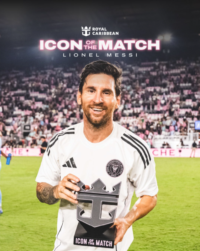 Lionel Messi nhận danh hiệu cầu thủ hay nhất trận. Ảnh: Inter Miami FC