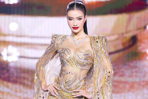 Dàn thí sinh Hoa hậu Hoàn vũ Việt Nam khoe sắc trong đêm dạ hội