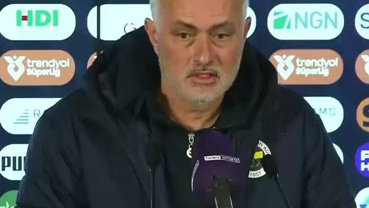 Mourinho bị kiện vì sỉ nhục trọng tài Thổ Nhĩ Kỳ