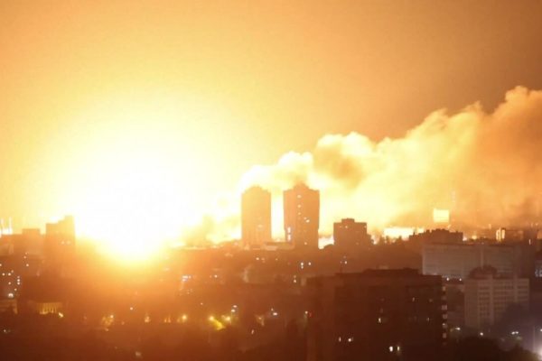 Kiev rung chuyển vì loạt tên lửa, UAV Nga tấn công