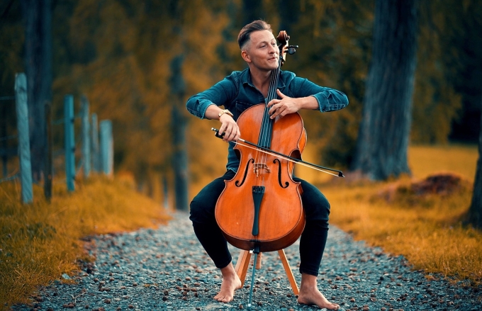 Chân dung nghệ sĩ đàn cello Jodok Vuille, 36 tuổi. Ảnh: Jodok Vuille