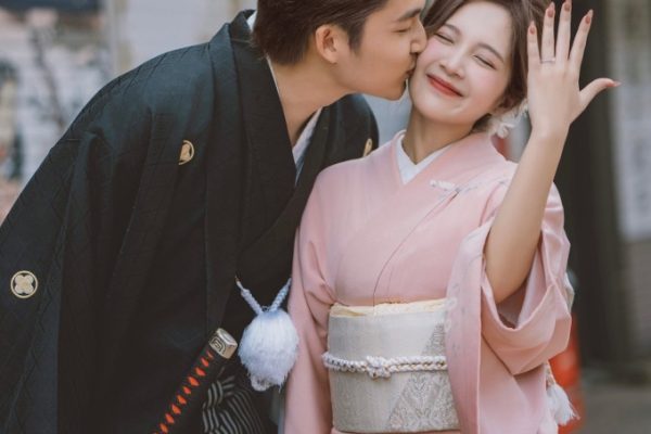 Đình Tú cầu hôn Ngọc Huyền: Chuyện tình đẹp như mơ