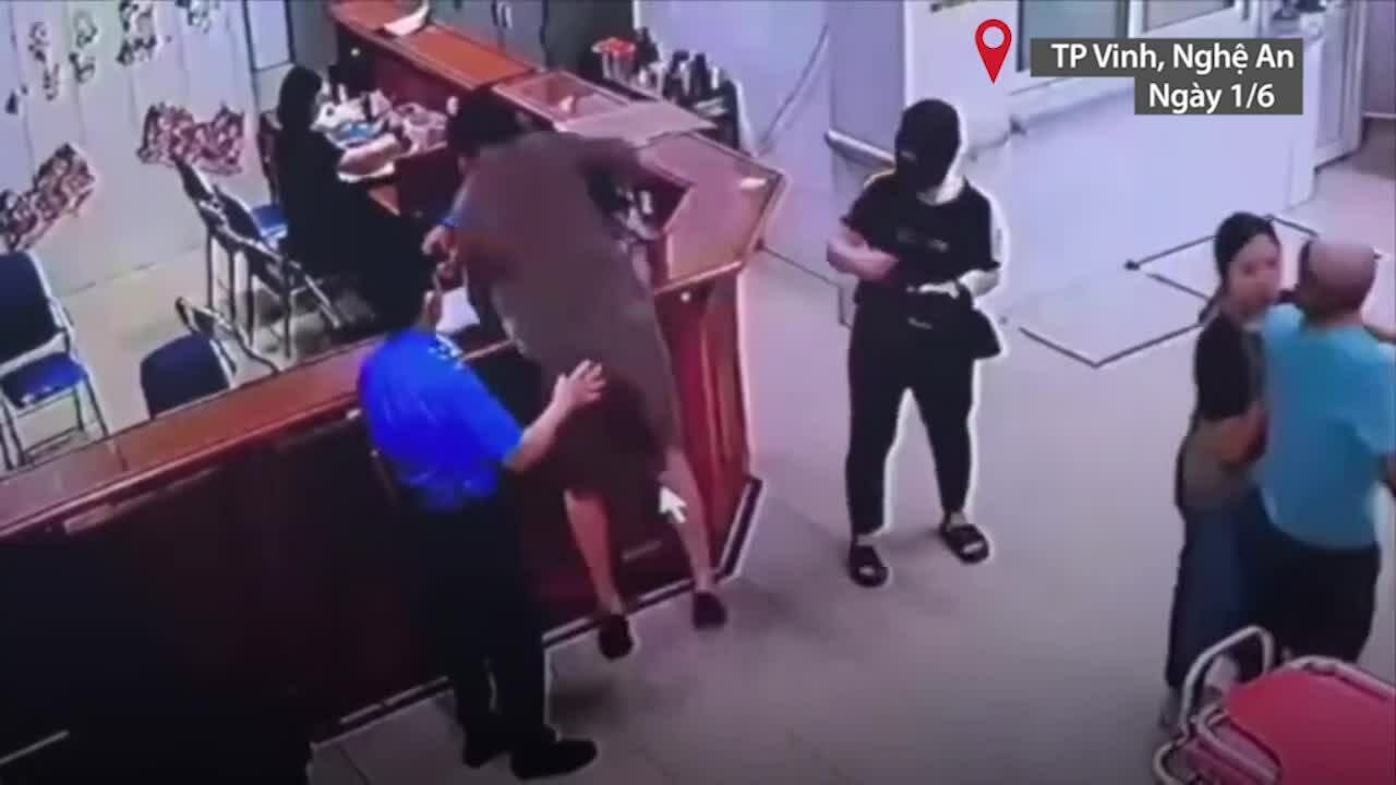 Người nhà bệnh nhân tát nữ nhân viên y tế ở Nghệ An bị bắt