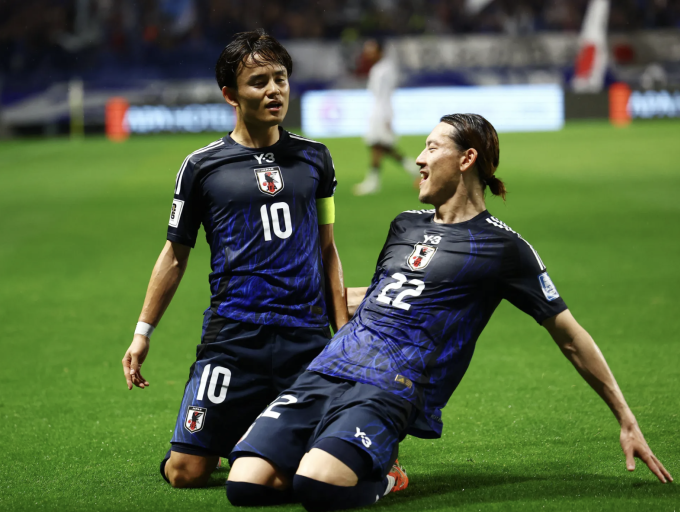 Tiền vệ Nhật Bản Takefusa Kubo (số 10) mừng bàn nâng tỷ số lên 2-0 trong trận thắng Indonesia 6-0 ở lượt cuối bảng C vòng loại ba World Cup 2026 - khu vực châu Á, trên sân Suita, Nhật Bản ngày 10/6/2025. Ảnh: Reuters