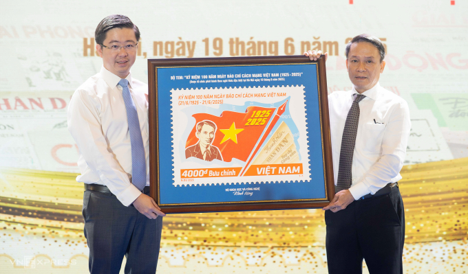 Thứ trưởng Khoa học và Công nghệ Bùi Hoàng Phương tại lễ phát hành bộ tem đặc biệt Kỷ niệm 100 năm Ngày Báo chí cách mạng Việt Nam. Ảnh: Hoàng Giang