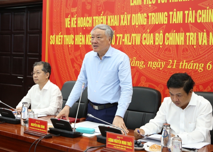 Phó thủ tướng Nguyễn Hòa Bình làm việc với TP Đà Nẵng, ngày 21/6. Ảnh: Nguyễn Hoàng