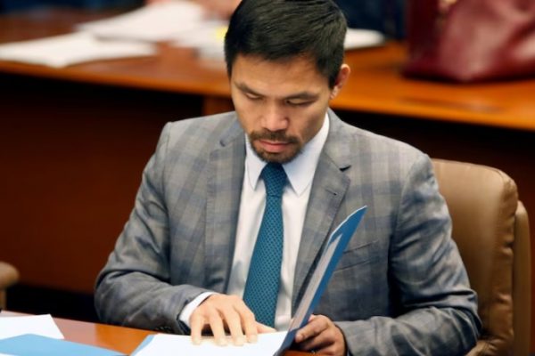 Pacquiao từ bỏ chính trị, trở lại sàn đấu quyền Anh