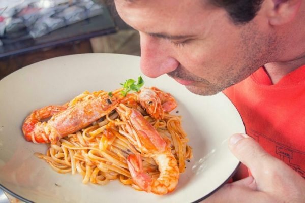 Mẹo Giữ Dáng: Nghiên Cứu Về Thói Quen Trước Bữa Ăn
