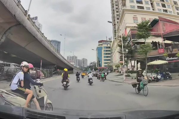 ‘Tương lai của Việt Nam’ bị dạy hư trên đường phố