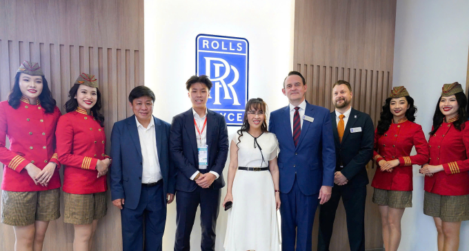 Lễ ký kết giữa Vietjet và Rolls-Royce diễn ra tại Triển lãm hàng không Paris 2025. Ảnh: Tài Nguyễn