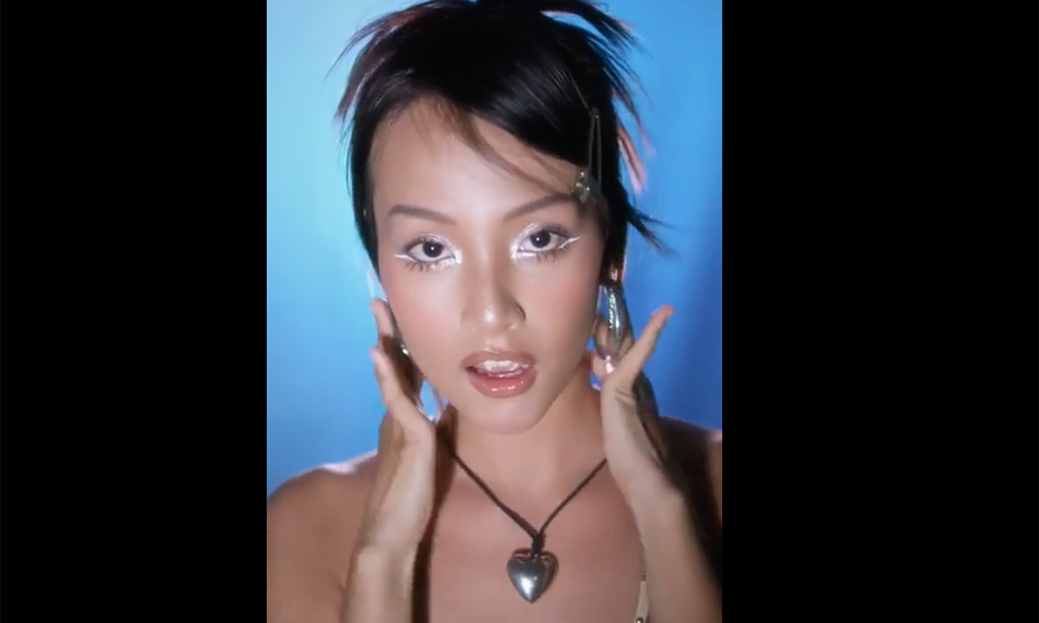 Phương Thanh thu hút hơn 12 triệu lượt xem với video hưởng ứng thời trang Y2K