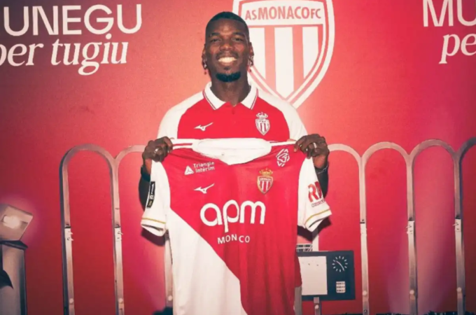 Paul Pogba rạng rỡ trong ngày ra mắt Monaco. Ảnh: AS Monaco