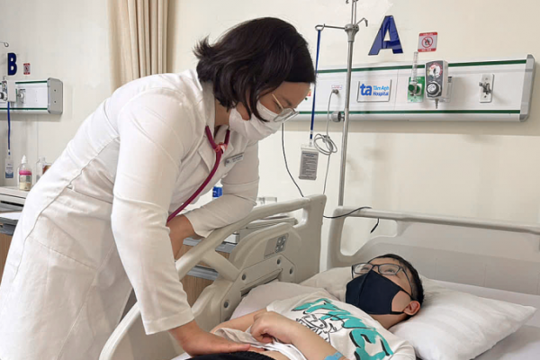 Thiếu máu cấp ở bé trai do xuất huyết tiêu hóa: Cảnh báo