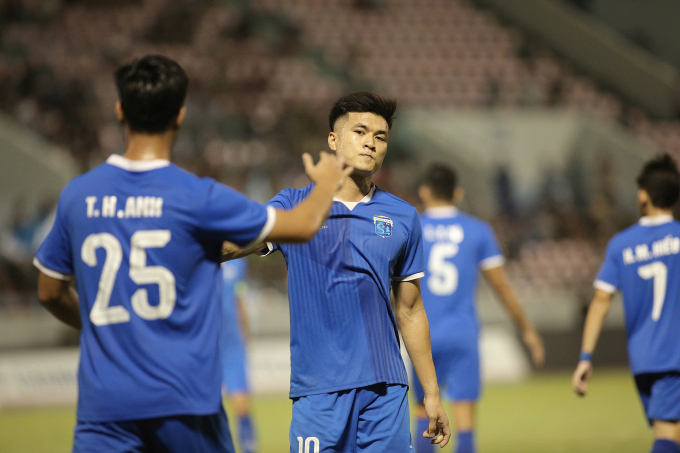 Cầu thủ Quảng Ninh ăn mừng chiến thắng Hoài Đức 3-0 ở vòng 13 giải hạng Nhì Quốc gia 2025, trên sân Cẩm Phả, Quảng Ninh ngày 17/6/2025. Ảnh: VFF