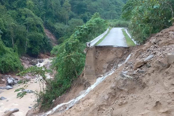 Quốc lộ 16: Sạt lở nghiêm trọng do mưa lũ