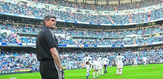 HLV Juande Ramos trước trận Real thua Barca 2-6 ngày 2/5/2009. Ảnh: Mundo Deportivo