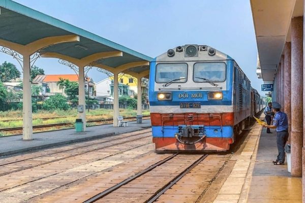 Hành trình 36 giờ tàu Thống Nhất Nam-Bắc của du khách Úc