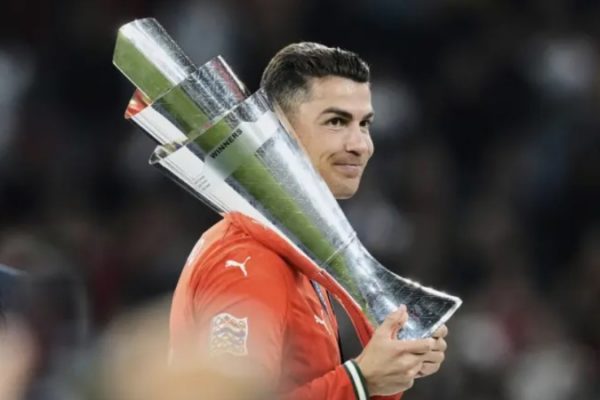 Ancelotti: Ronaldo đủ sức đá cho mọi đội bóng hàng đầu!