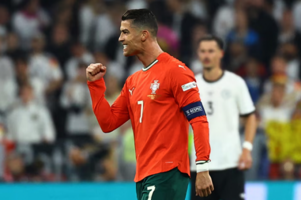 HLV Tây Ban Nha: Đối đầu Ronaldo là một phước lành!