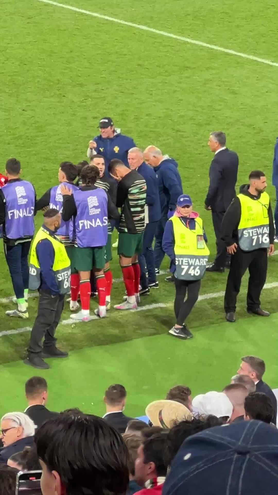 Ronaldo không dám nhìn loạt đá luân lưu