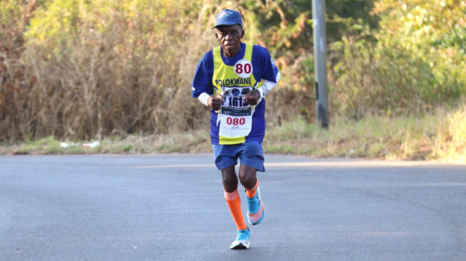 Johannes Mosehla thi đấu tại Comrades Marathon 2025. Ảnh: Comrades Marathon