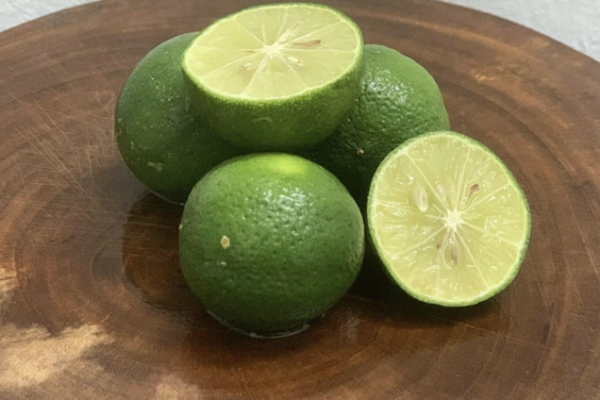Uống nước cốt chanh buổi sáng: Lợi ích sức khỏe bất ngờ?