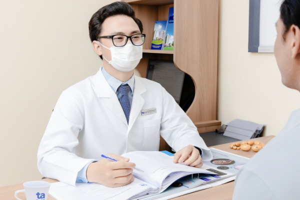 Ngồi lâu ảnh hưởng sinh lý nam giới thế nào?