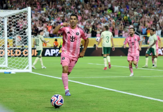 Luis Suarez mừng bàn trong trận Inter Miami hòa Palmeiras 2-2 ở lượt ba bảng A FIFA Club World Cup trên sân Miami Gardens, Florida, Mỹ ngày 23/6. Ảnh: Reuters