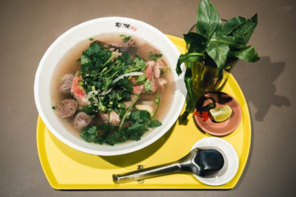 Đệ nhất phong lưu Hong Kong và tình yêu phở Việt