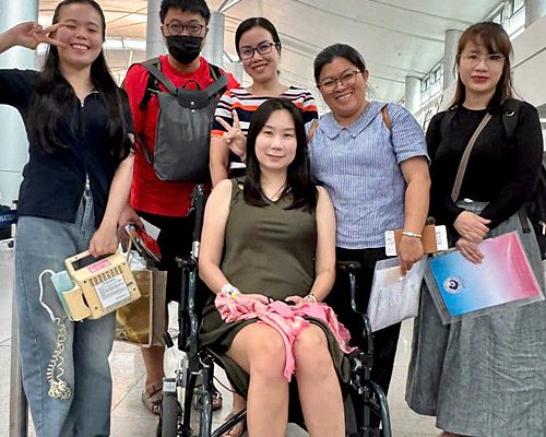 Bác sĩ Việt Nam hỗ trợ bà bầu tim thai về Singapore (Ảnh)