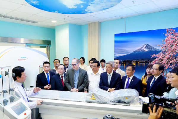 Máy CT: Giảm tia xạ, chụp toàn thân siêu nhanh