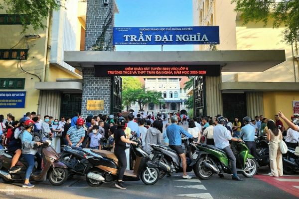 Luyện thi lớp 6 trường hot TP.HCM: Căng thẳng cuộc đua