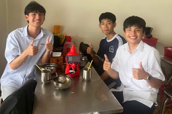 Quán chay Bạc Liêu miễn phí đồ ăn cho sĩ tử mùa thi