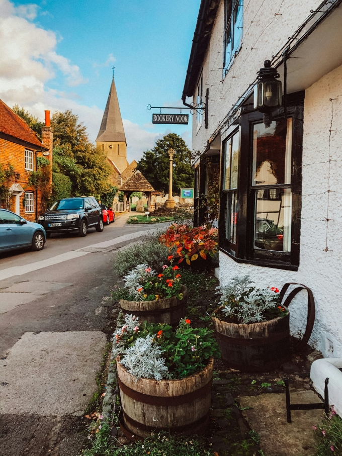 Một góc thị trấn Guildford. Ảnh: Unplash