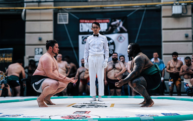 Hai đô vật chuẩn bị thi đấu giải sumo Cúp Empire ở New York, Mỹ. Ảnh: Instagram/nysumoclub