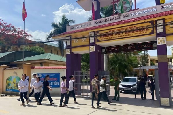 Giám thị bị tố ‘xem thường thí sinh’, dừng coi thi