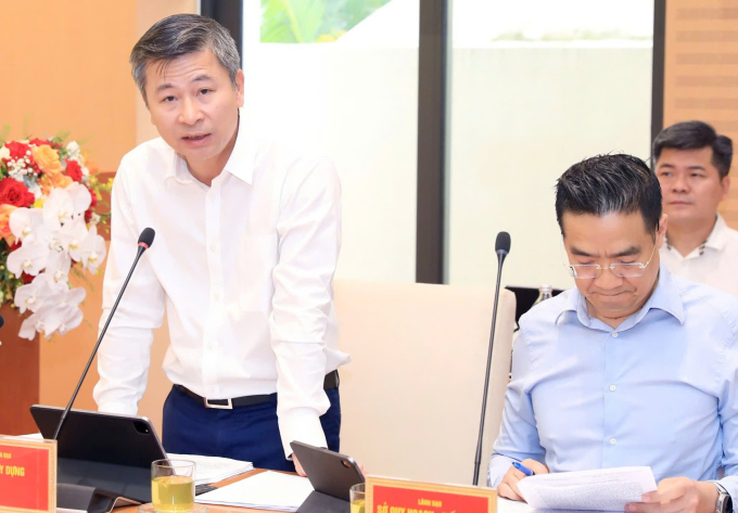 Giám đốc Sở Xây dựng Nguyễn Phi Thường trả lời chất vấn. Ảnh: Thanh Hải
