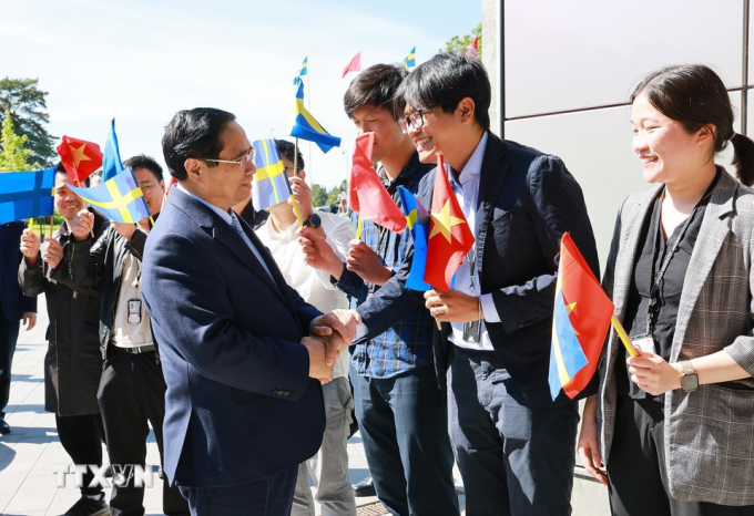 Thủ tướng gặp gỡ sinh viên, nghiên cứu sinh Việt Nam đang học tập tại Đại học Uppsala. Ảnh: TTXVN