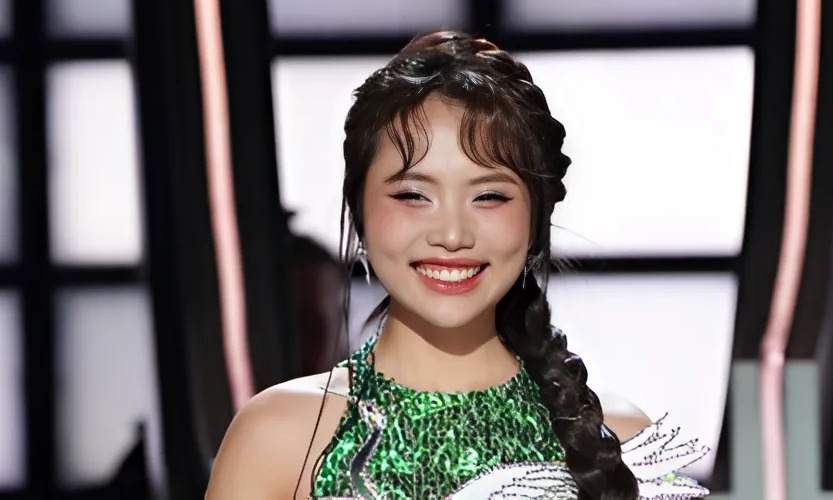 Tô Hữu Bằng khen giọng ca Phương Mỹ Chi