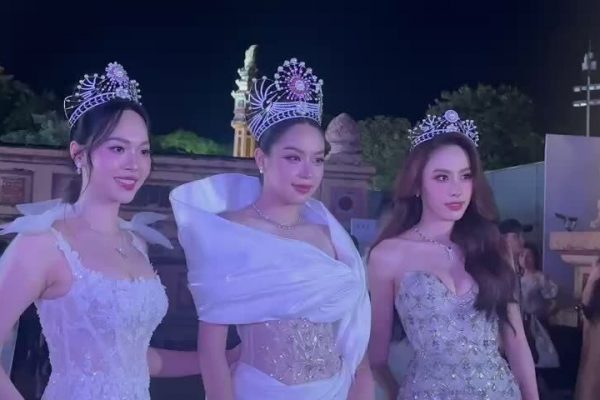 Thảm đỏ chung kết Hoa hậu Việt Nam: Dàn người đẹp hội tụ